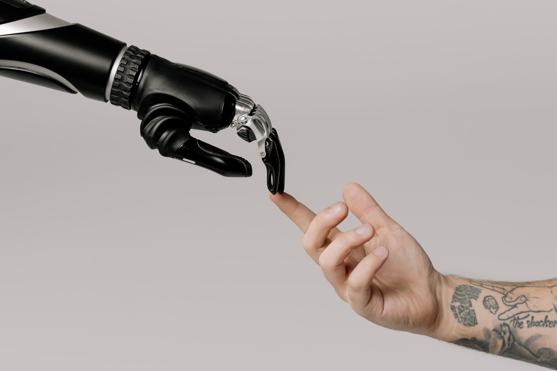 Crazy French Artist Gets Prosthetic Arm That’s A Tattoos Machine